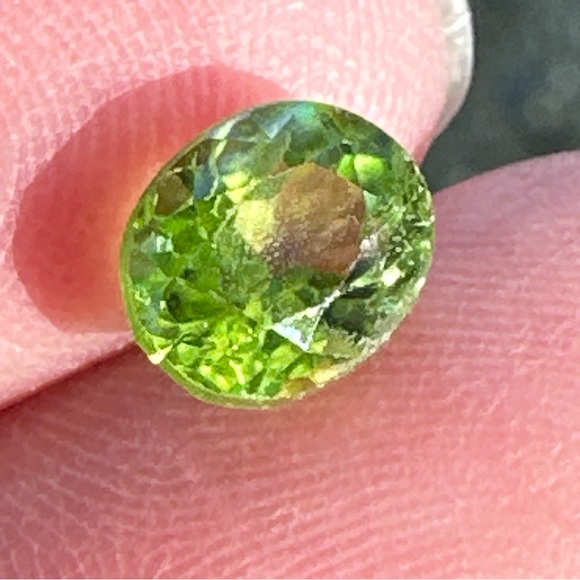 Top Grade 1.85 ct lovely Peridot Ring Size~RQ - Picture 3 of 16